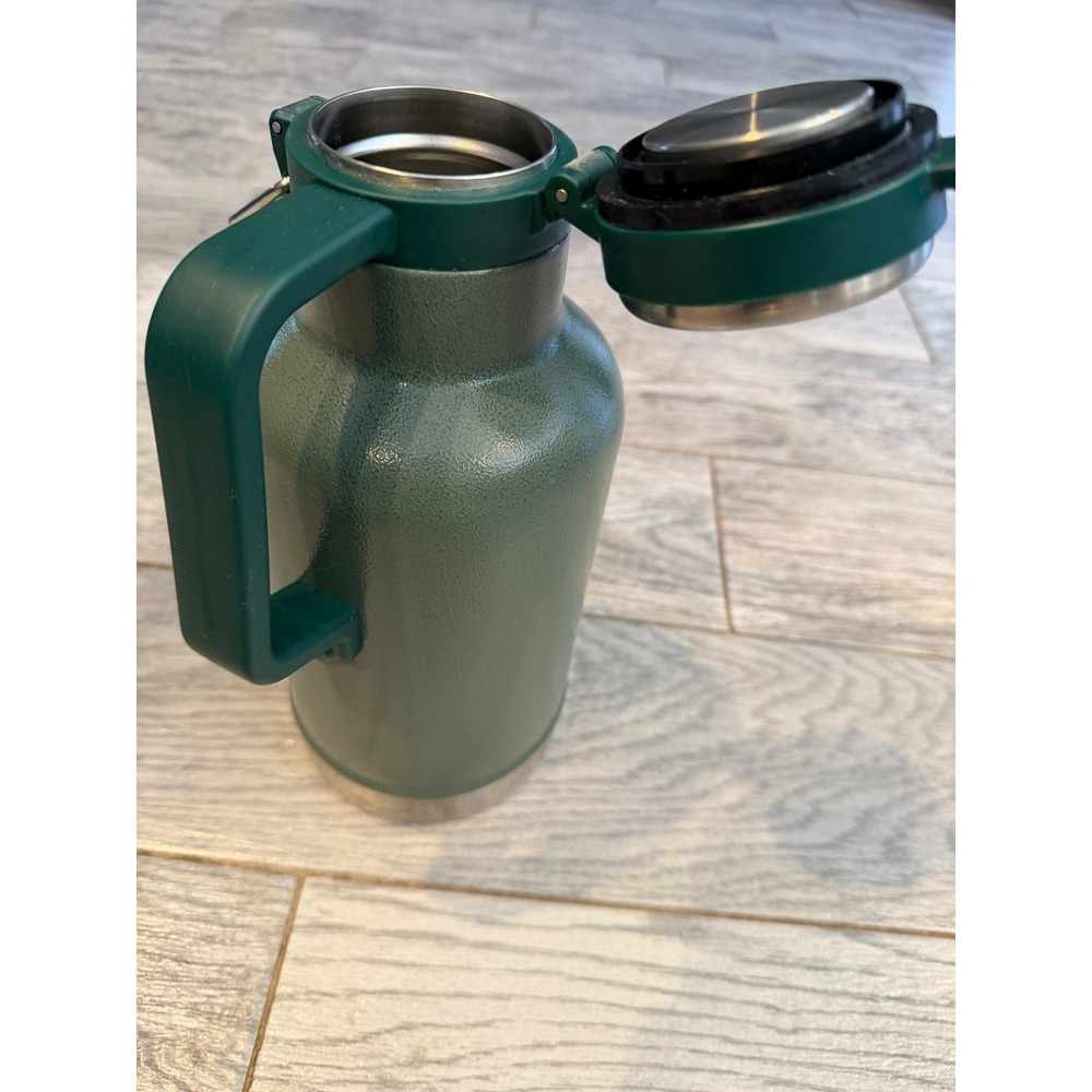 Stanley Classic Vacuum Growler 64 oz Hammertone Stainless Steel 1.9L Easy Pour - Picture 2 of 11